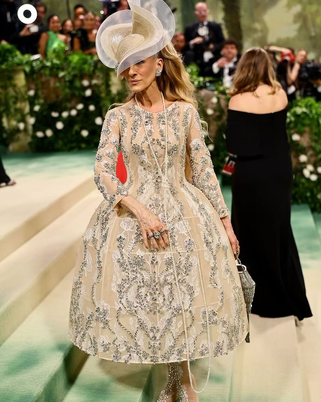 Sarah Jessica Parker in Briony Raymond and Marlo Laz at the Met Gala