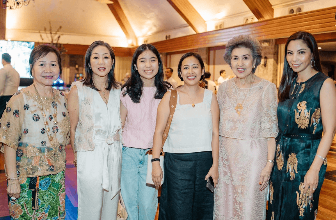TOP (L-R): Sarah De Ocampo, Trisha Vargas, Manna Vargas-Morada; Cedie Lopez Vargas, Mita Rufino, Gloria Macapagal-Arroyo, Patis Tesoro, Sylvia Lichauco, Marivic Rufino. BOTTOM (L-R): Mita Rufino, Cedie Lopez Vargas, Martina Binay, Mayor Abby Binay, Maritess Pineda, Marimel Francisco; Vanessa Ledesma Tanya Fricke, Maiqui Pineda-Domingo. 