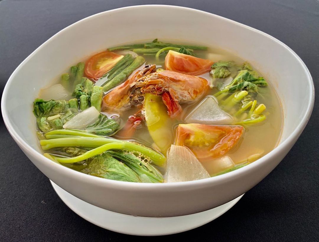 TOP LEFT: Sinigang na Sugpo. TOP RIGHT: Adobong Pusit. BOTTOM LEFT: Ox Tongue Asado. BOTTOM RIGHT: Milky Way's famous Halo-Halo.