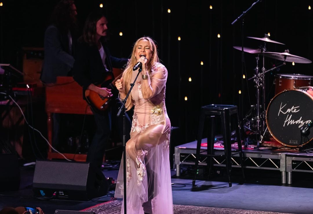Kate Hudson performing in Los Angeles