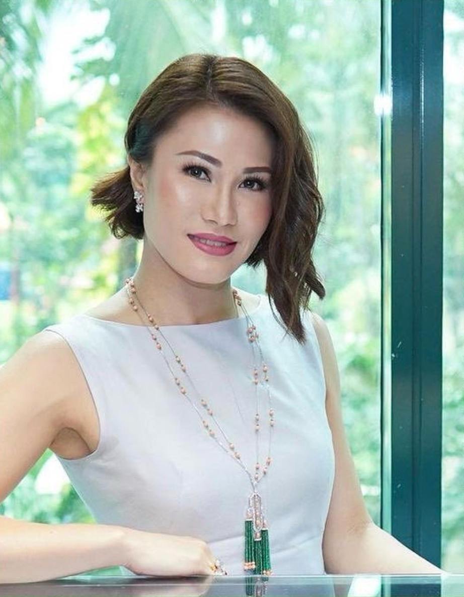 Kristine Dee founded her jewelry business, Kristine Dee Jewellery, in 2003