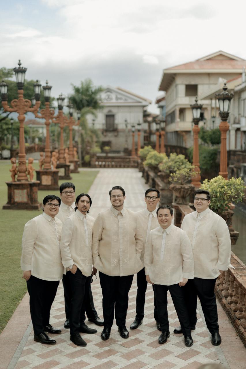 Team groom looked debonair in their “barongs”