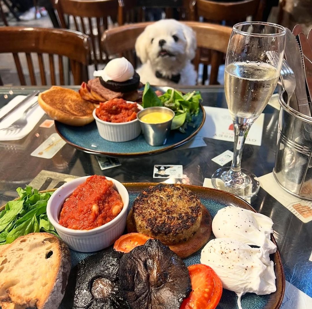 Inside Singl-end Cafe and Bakehouse Garnethill