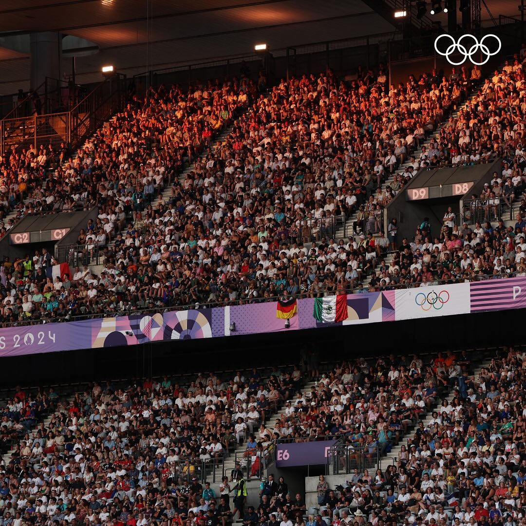 A parade of over 9,000 athletes started the closing ceremony