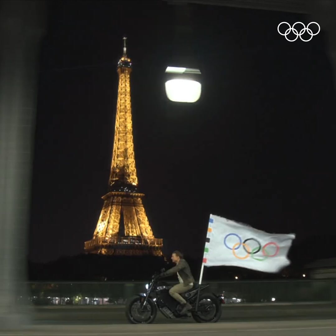 An epic performance from none other than Tom Cruise marked the transition from Paris to Los Angeles