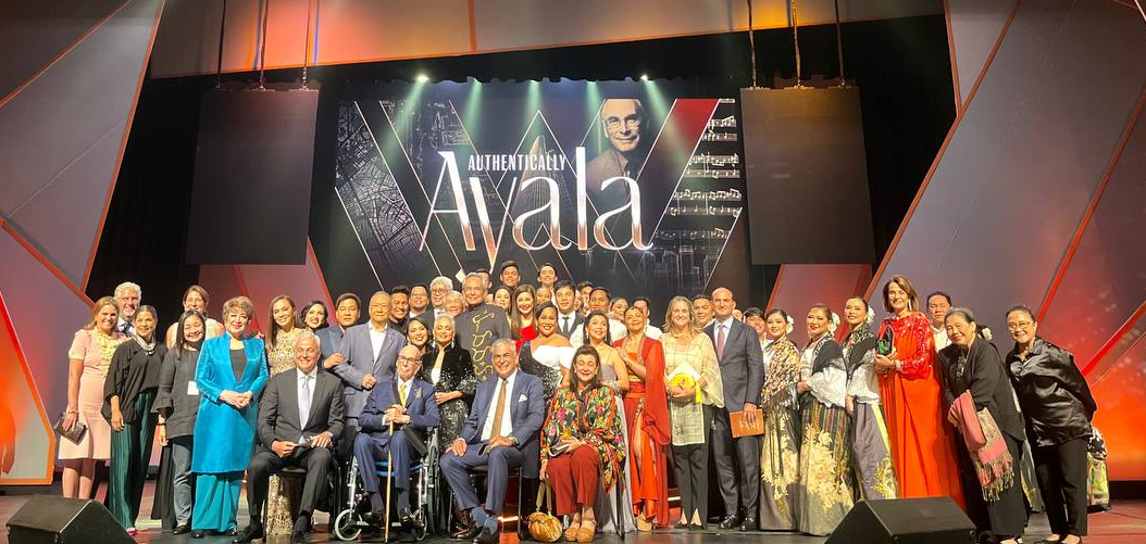 Jaime Zobel de Ayala (seated, second from left) with the Zobel family and Authentically Ayala music
artists