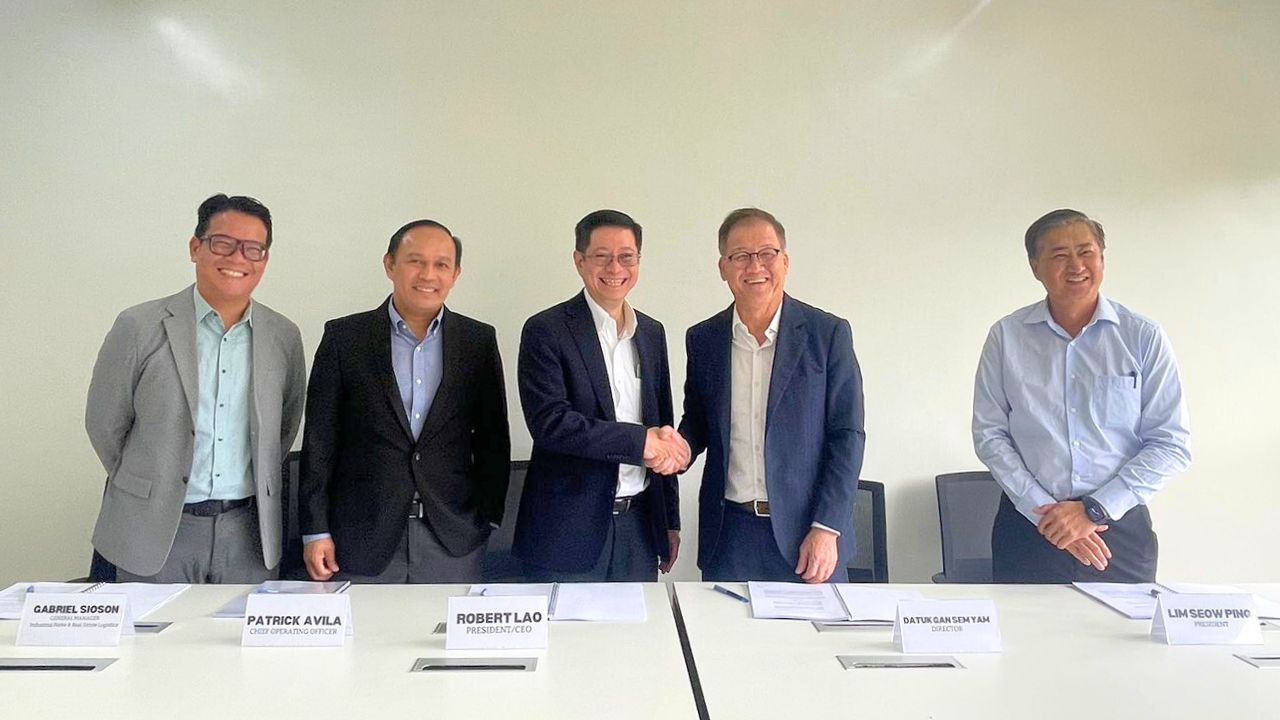 ALLHC Head of Industrial Parks and Real Estate Logistics Gabriel Luis T. Sioson, ALLHC Chief Operating Officer Patrick C. Avila, ALLHC President and Chief Executive Officer Robert S. Lao, VSIP Director Datuk Gan Sem Yam, VSIP President Lim Seow Ping
