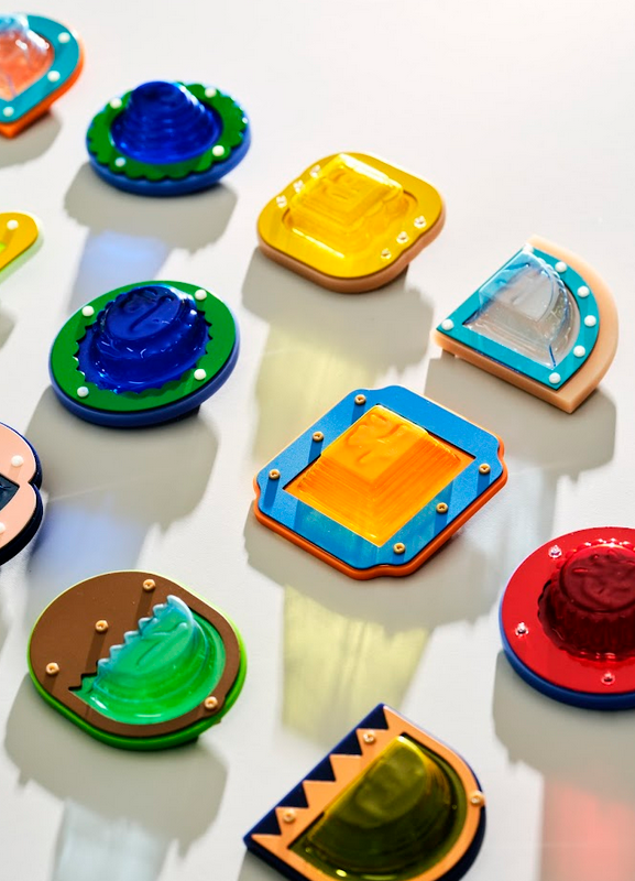 LEFT: Ornaments from “도챤쇼” (TYO-TCHAN-SYO) by Lee Seul-ki. RIGHT: “한HAN글文” by Hwa-young Lee.