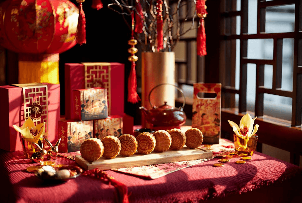 Gift loved ones with a beautiful package of mooncakes from Grand Hyatt Manila
