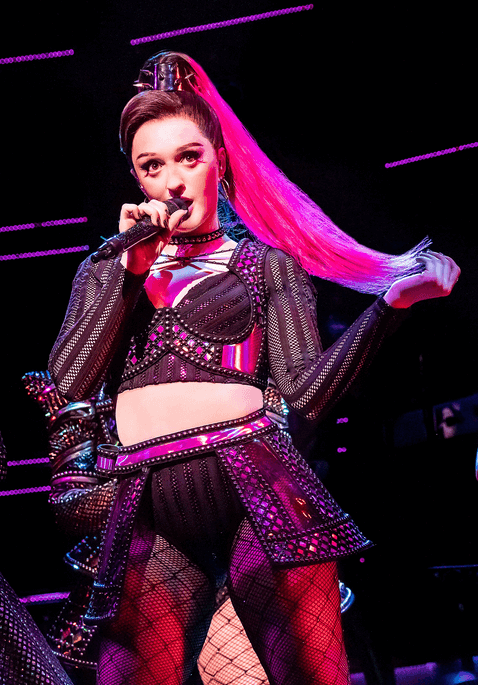 Lizzie Emery as Catherine Howard