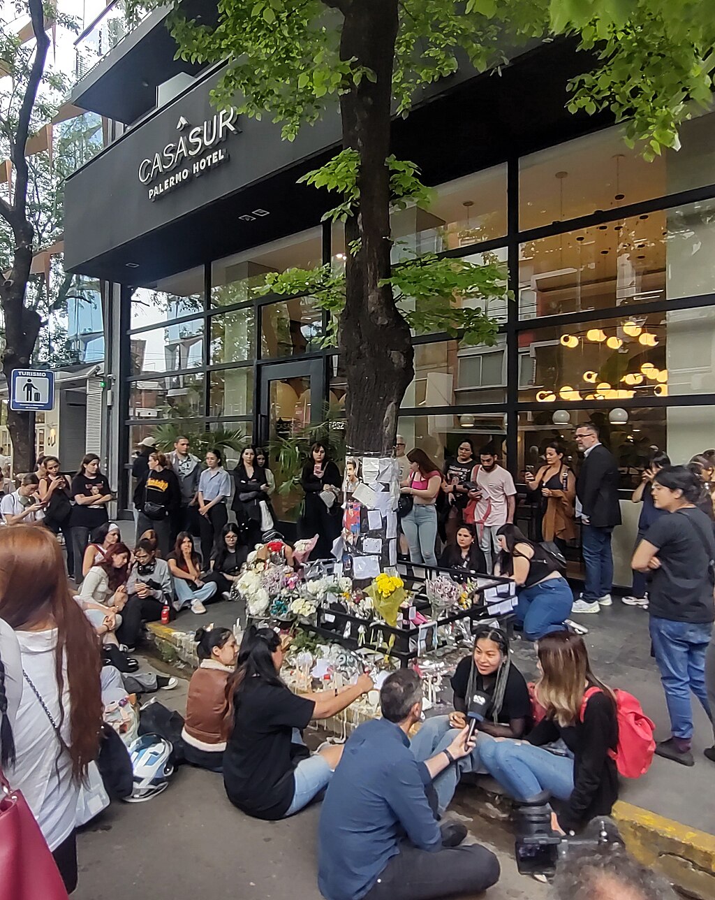 Fans gathering to pay respect to Liam Payne outside his hotel in Buenos Aires, Argentina