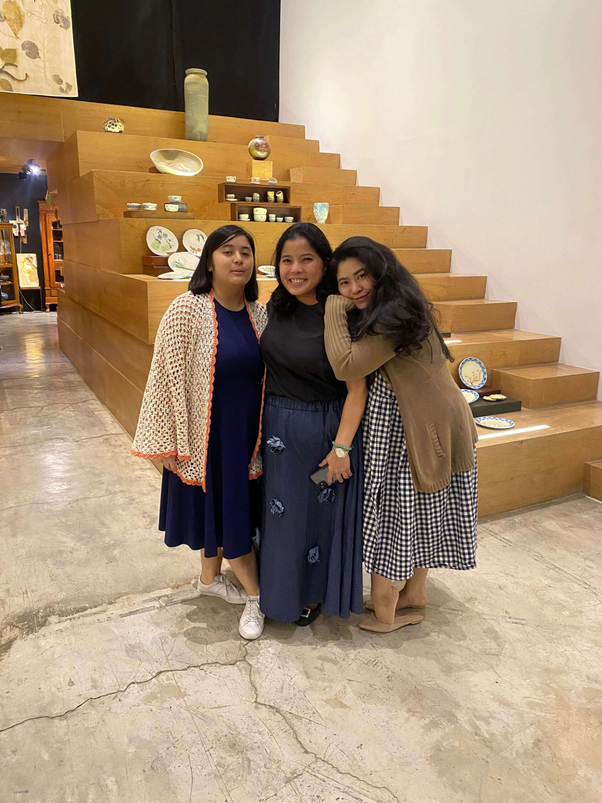 Aleth Ocampo with daughters Gabby and Belle Mapa Nostalgia