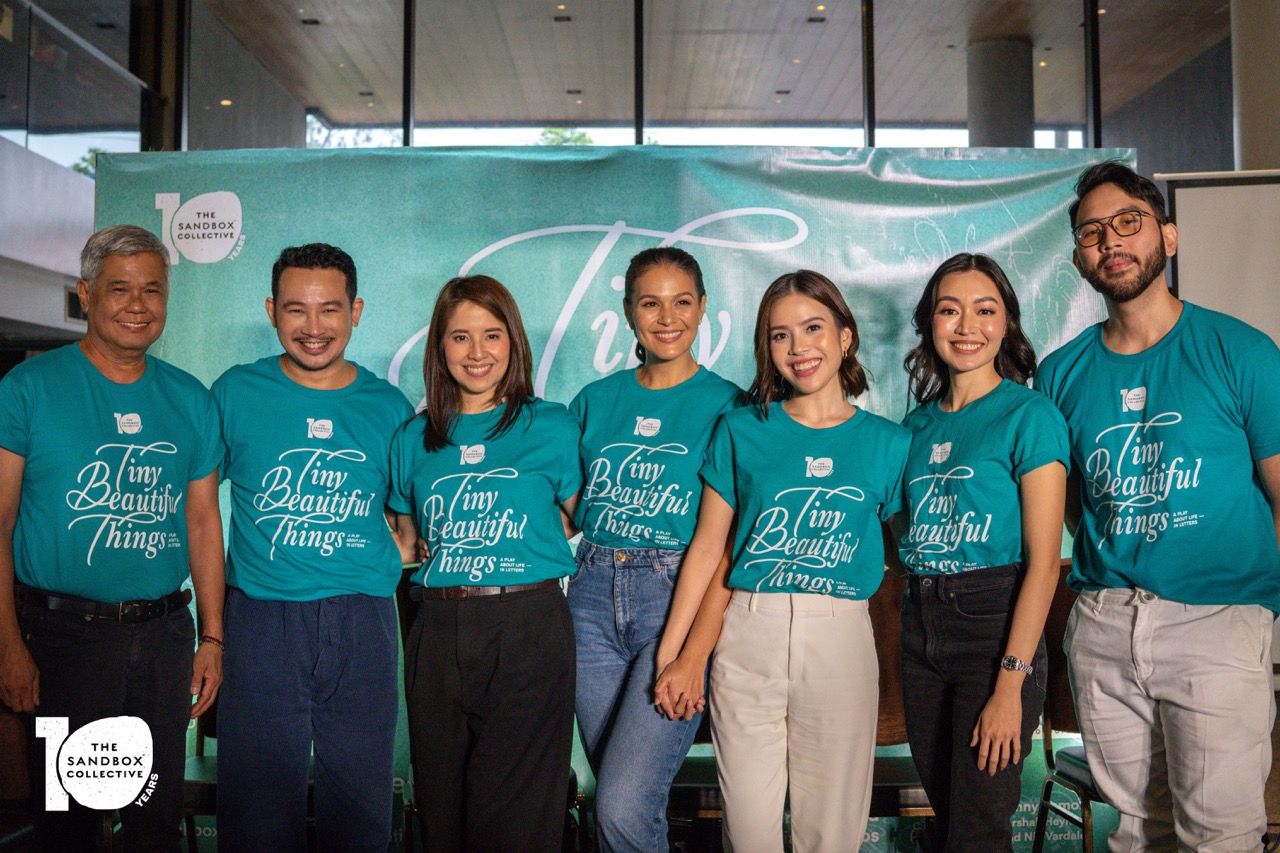 The cast and director Jenny Jamora at the press conference for "Tiny Beautiful Things"
