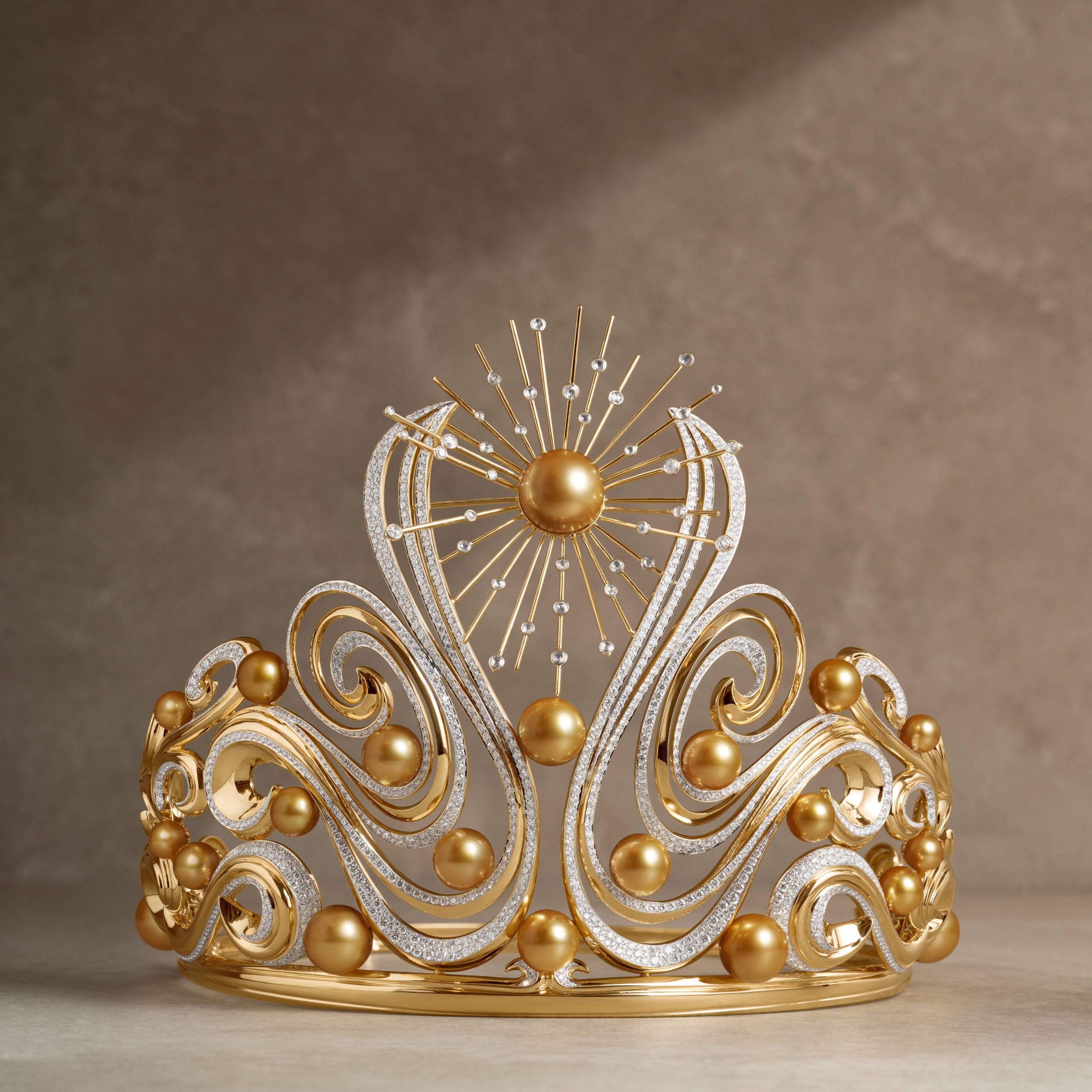 The Lumière de l'Infini Crown by Jewelmer