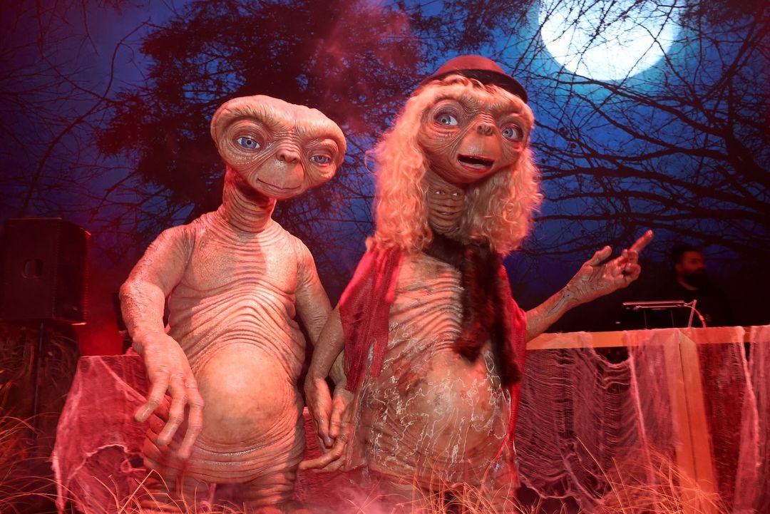 Heidi Klum and Tom Kaulitz as E.T.