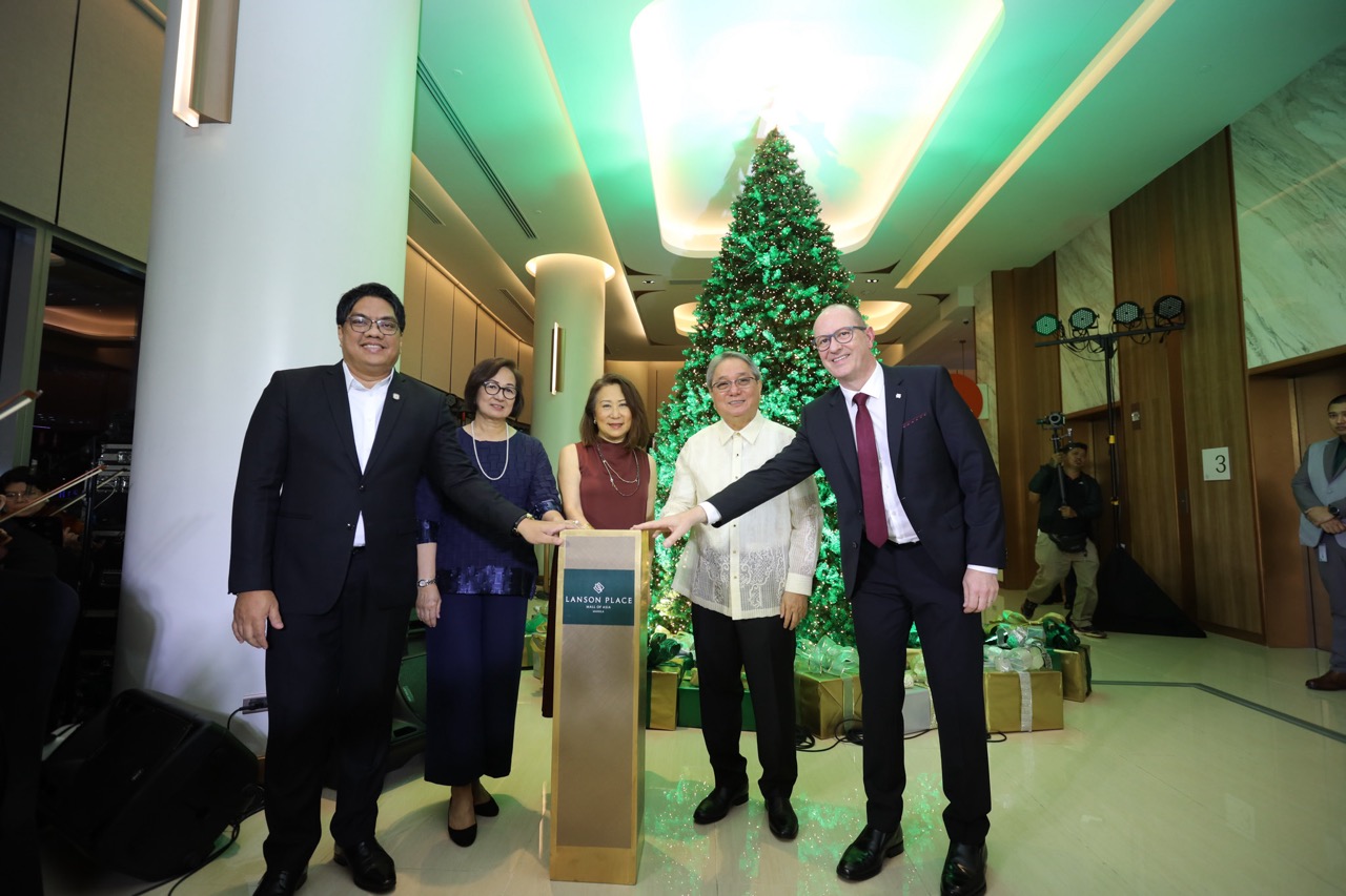 Atty. Peter Pardo; Peggy Angeles, executive vice president of SM Hotels & Conventions Corp.; Elizabeth Sy, president of SM Hotels & Conventions Corp.; Congressman Antonino Calixto; Nils Rothbarth, general manager of Lanson Place Mall of Asia