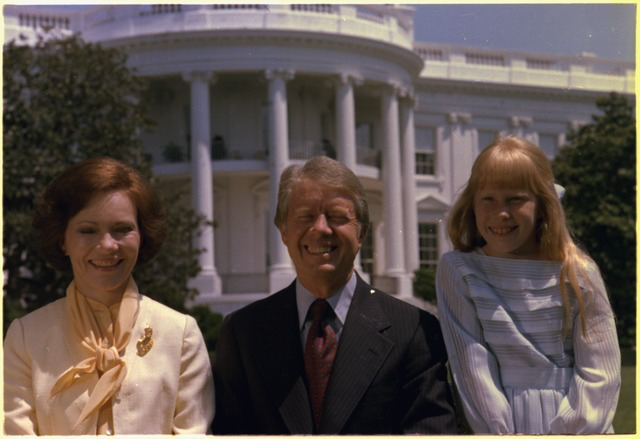 Jimmy Carter with wife Rosalynn and daughter Amy | Image from Wikimedia Commons