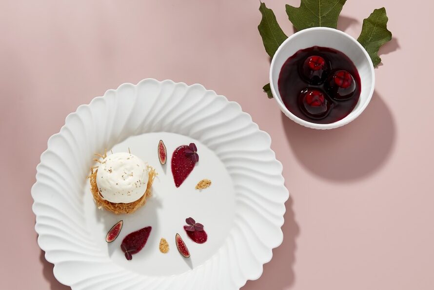 Pastry chef Yu Tanaka's creations: Figues du Vaucluse rôties and Miel de nos ruches/Photos by Thomas Dhellemmes