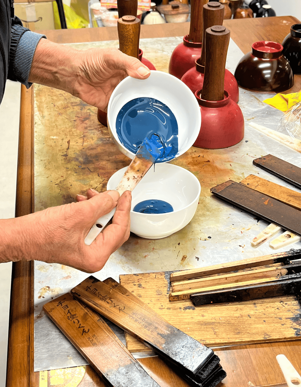 This vibrant shade of cobalt lacquer was specially developed by Mr. Kinkori