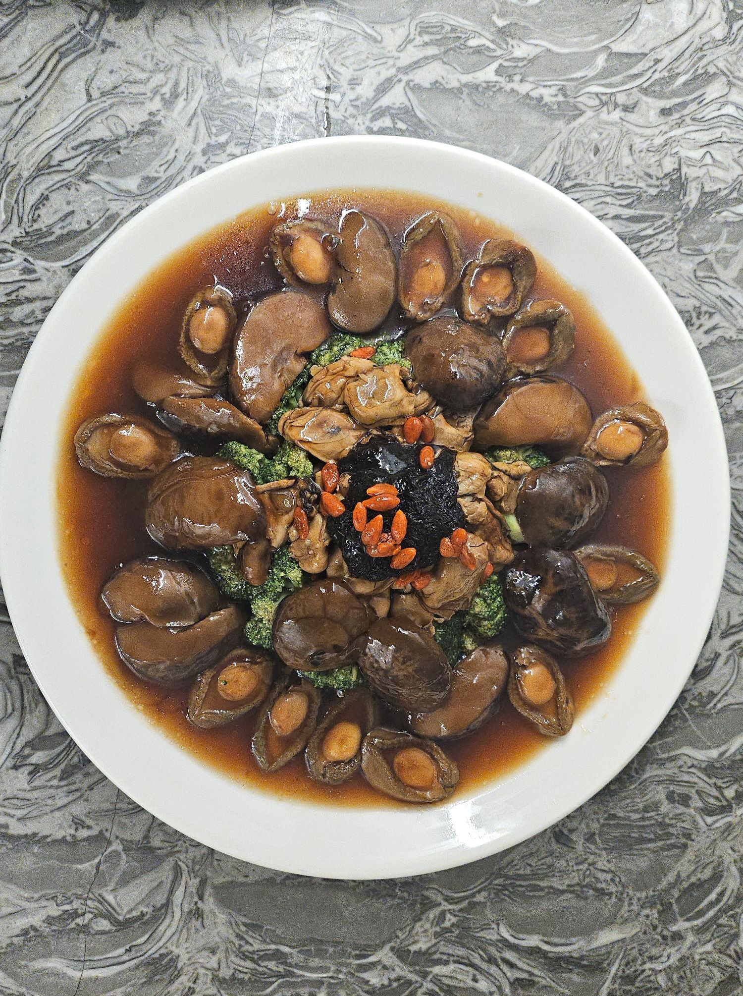 Braised Abalone Mushrooms with Dried Oyster and Broccoli