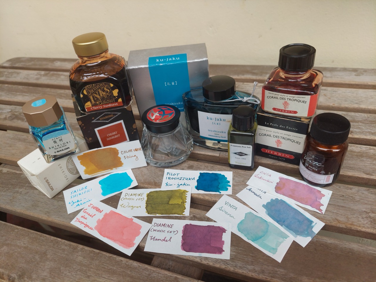 Inks from my collection, as well as some ink swatches: Sailor Shikiori “Yuki-akari (Brightness of Snow); Diamine Cherry Sunburst; Pilot Iroshizuku “Ku-jaku” (Peacock); Diamine Wagner (from the Music Set); J.Herbin “Corail Des Tropiques” (Coral of the Tropics); and local inkmaker Vinta’s “Lakambini” (The Maiden)