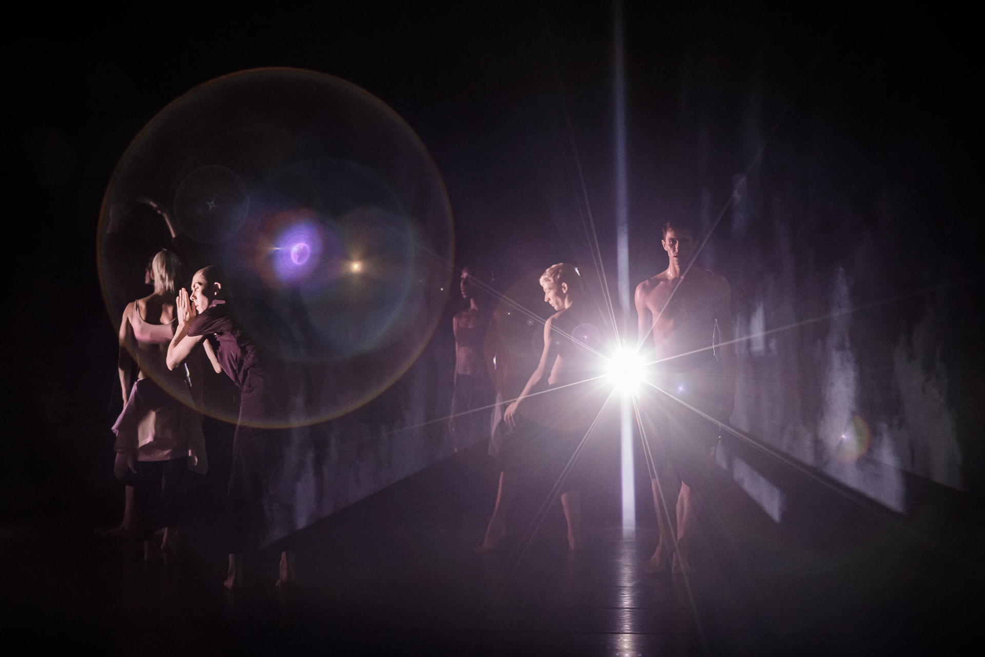 Wayne McGregor's "Autobiography" performed at the Lublin Dance Theatre in Poland (2019)/Photo by Maciej Rukasz