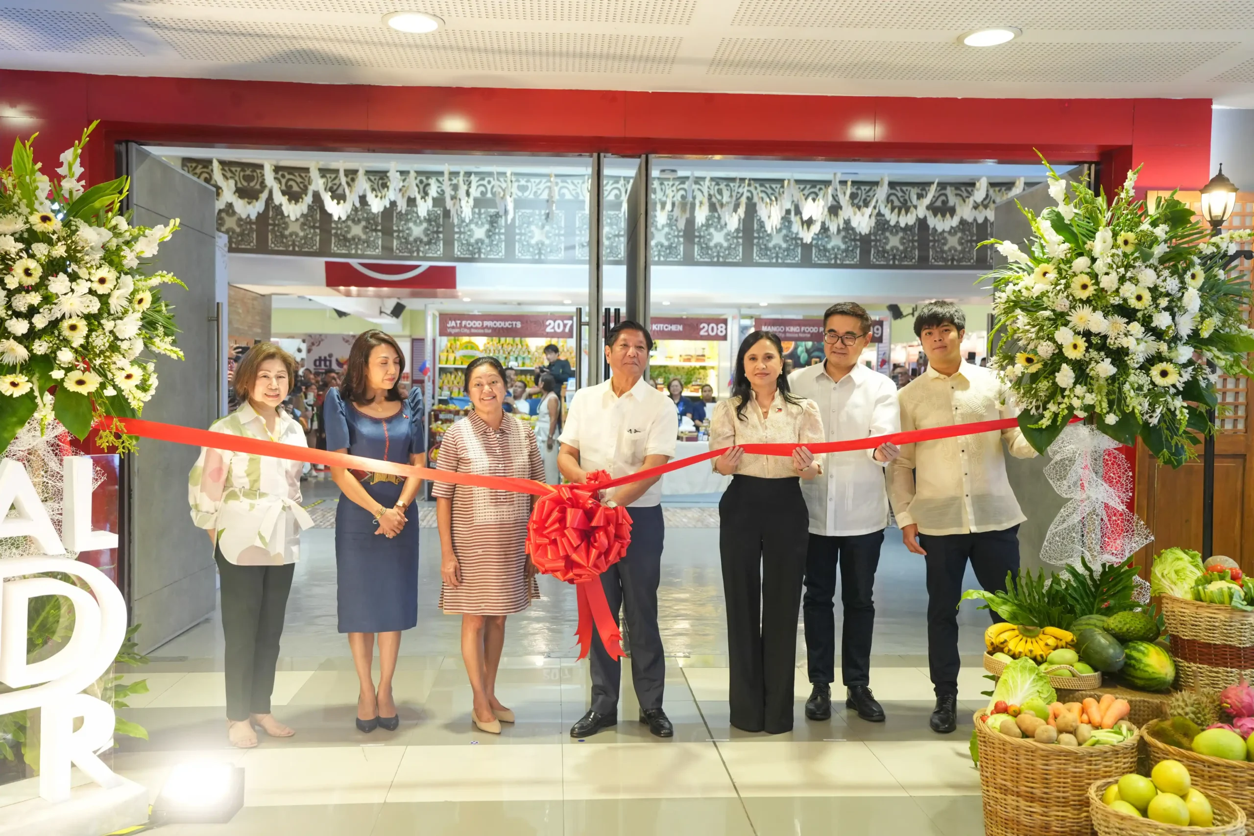 Leading the opening ceremony of the DTI Bagong Pilipinas National Food Fair: Teresita Sy-Coson; DOT Secretary Christina Garcia Frasco; First Lady Liza Araneta-Marcos; President Ferdinand “Bongbong” Marcos Jr.; DTI Secretary Cristina Roque, Investment and Economic Affairs Secretary Frederick Go; and William Vincent Marcos