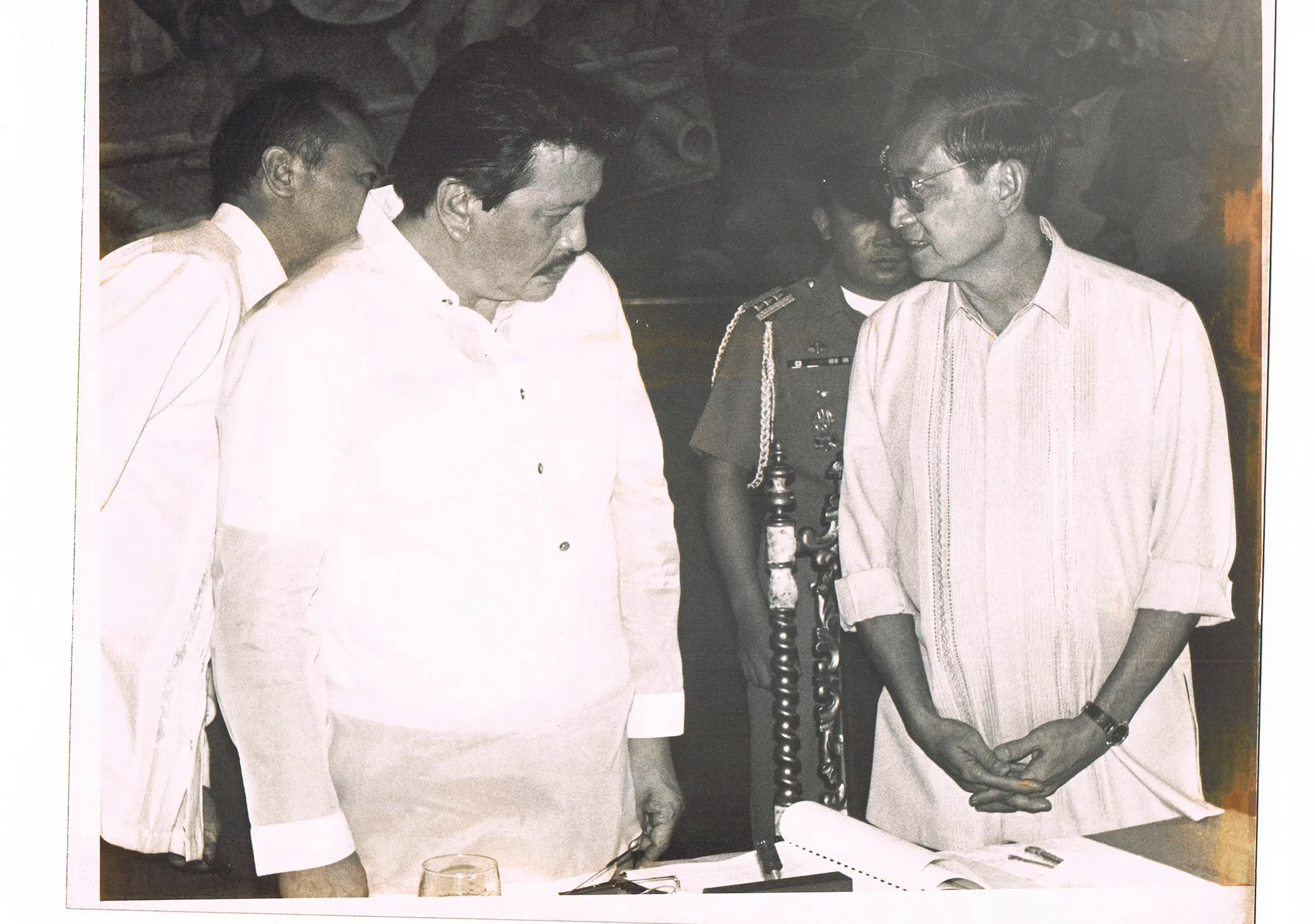 Joseph “Erap” Estrada with his predecessor Fidel V. Ramos: you can see the latter rolling his barong sleeves with a loose button near the neck, which was a signature style of his