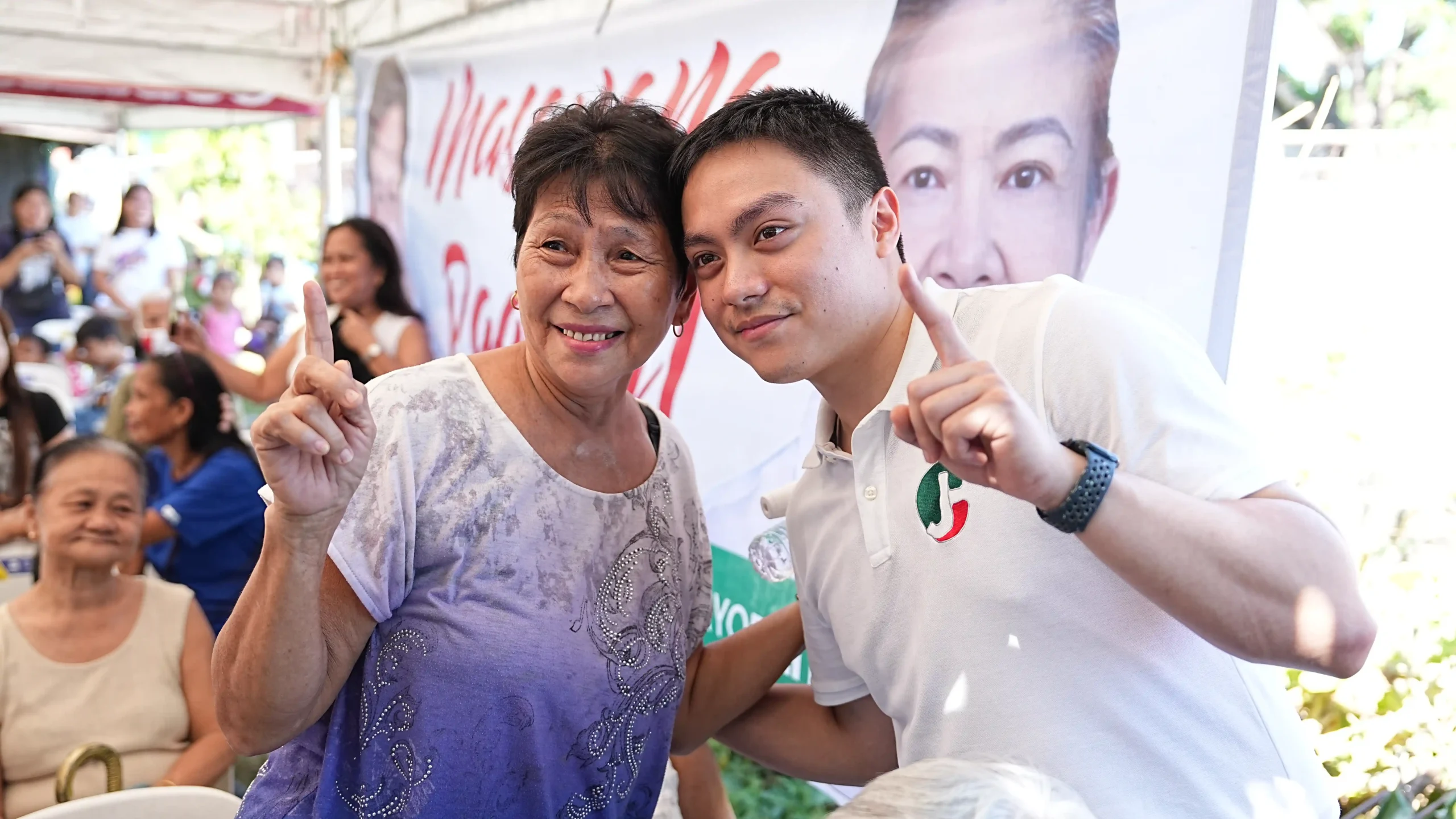 Jaime Cojuangco with a supporter at a community event in Tarlac