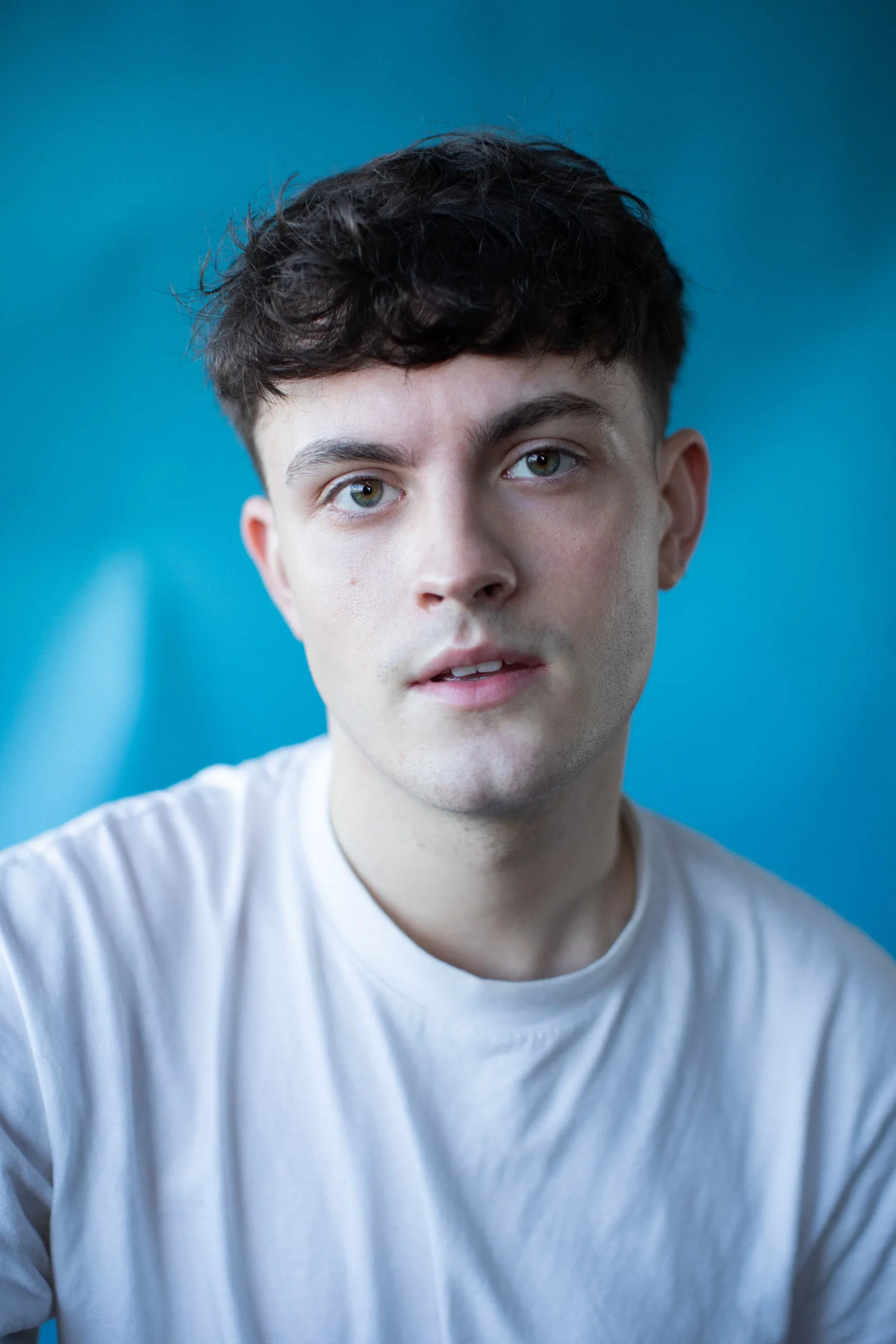 Helen Anker as Cynthia Murphy; Rhys Hopkins as Connor Murphy; Hal Fowler as Larry Murphy; Rebecca McKinnis as Heidi Hansen; Tom Dickerson as Jared Kleinman; and Olivia-Faith Kamau as Alana Beck star in the international tour of Dear Evan Hansen