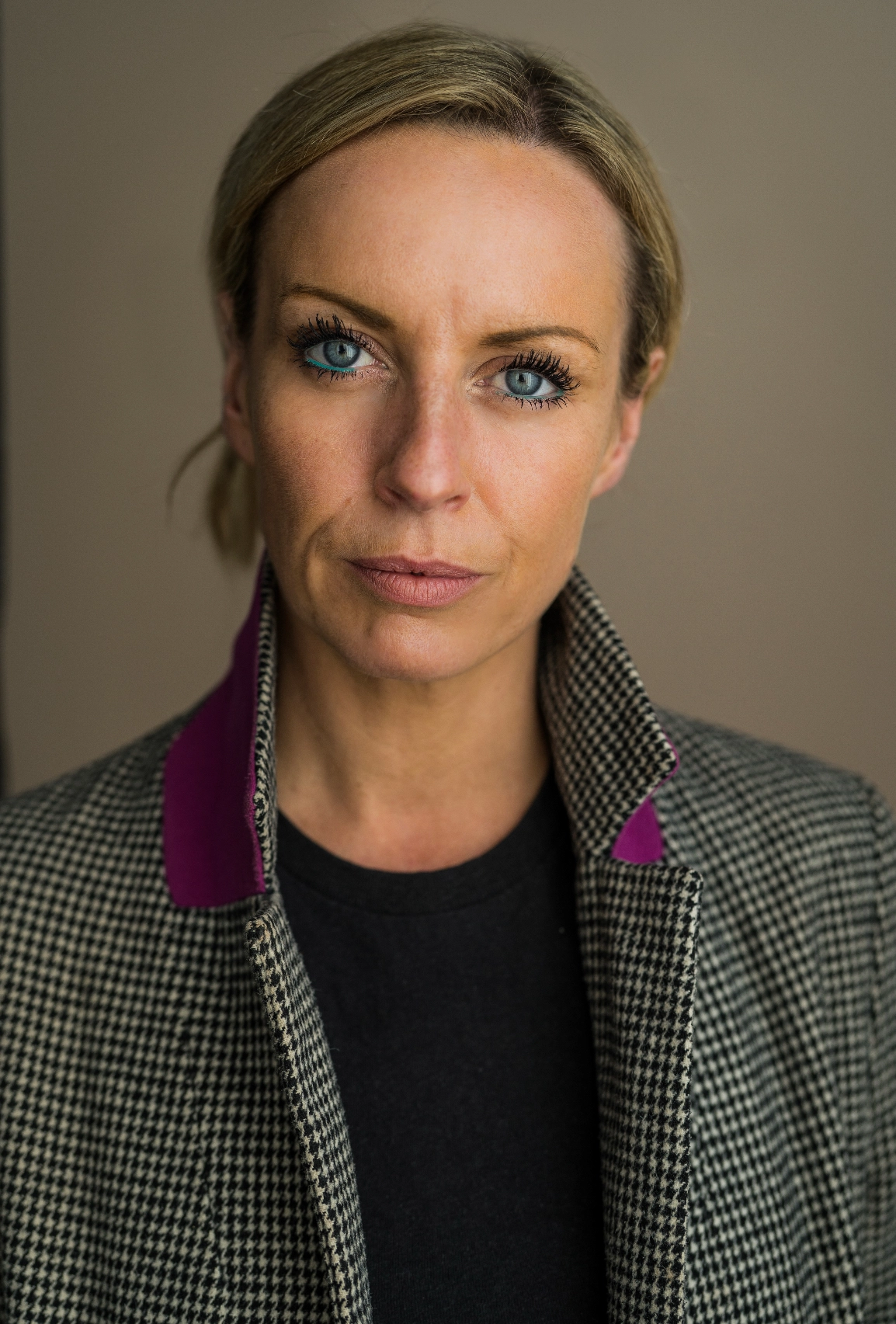 Helen Anker as Cynthia Murphy; Rhys Hopkins as Connor Murphy; Hal Fowler as Larry Murphy; Rebecca McKinnis as Heidi Hansen; Tom Dickerson as Jared Kleinman; and Olivia-Faith Kamau as Alana Beck star in the international tour of Dear Evan Hansen