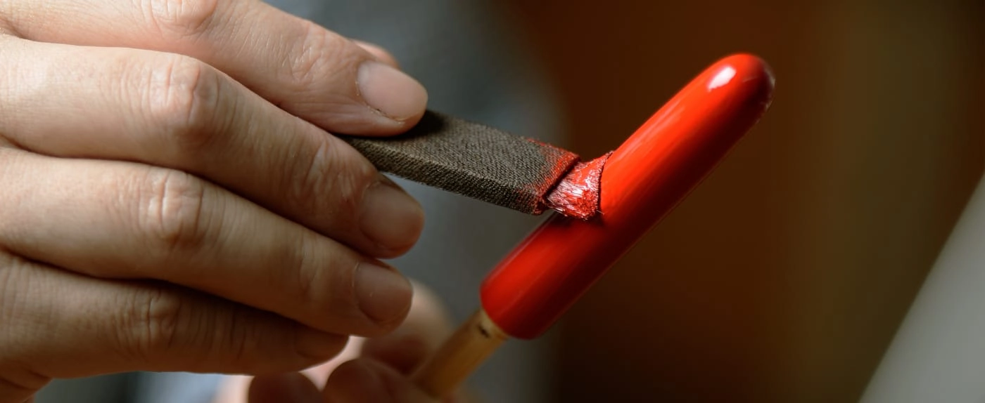 A Nakaya artisan using the urushi lacquering technique