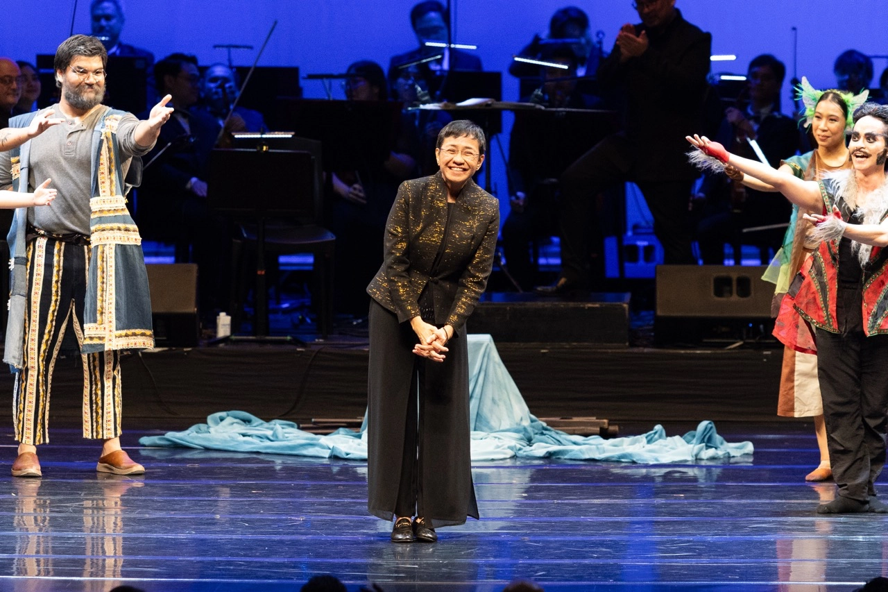  Maria Ressa takes a bow after her gala night performance in Peter and the Wolf