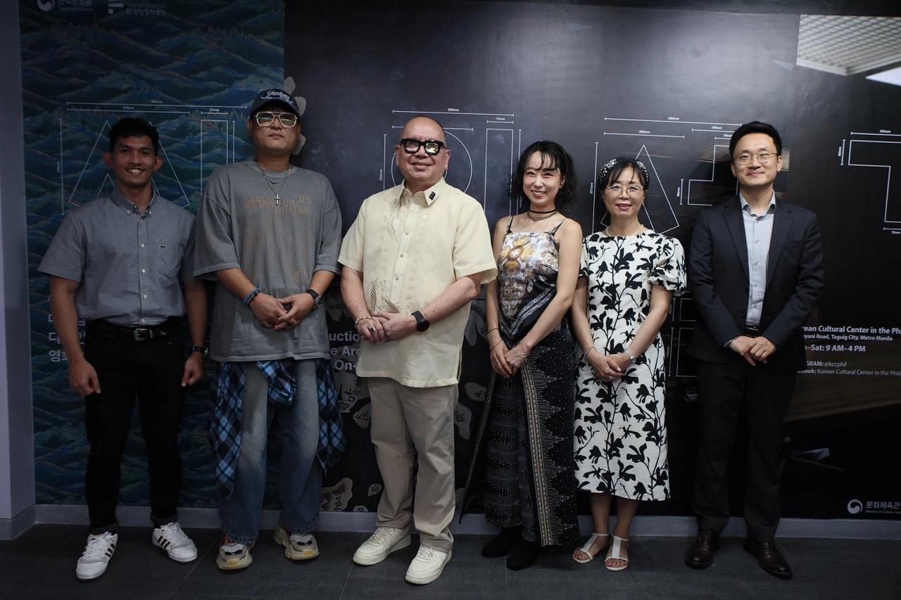 This image has an empty alt attribute; its file name is Photo-3-Large.webp
L-R: Metropolitan Museum of Manila Senior Curator Ian Gines, Korean production designer Han Ah Reum, Film Development Council of the Philippines (FDCP) Chair Jose Javier Reyes, Producer RuBi, Korean Film Council (KOFIC) Researcher Park Hee Seong, Korean Cultural Center in the Philippines (KCC) Director Kim Myeongjin