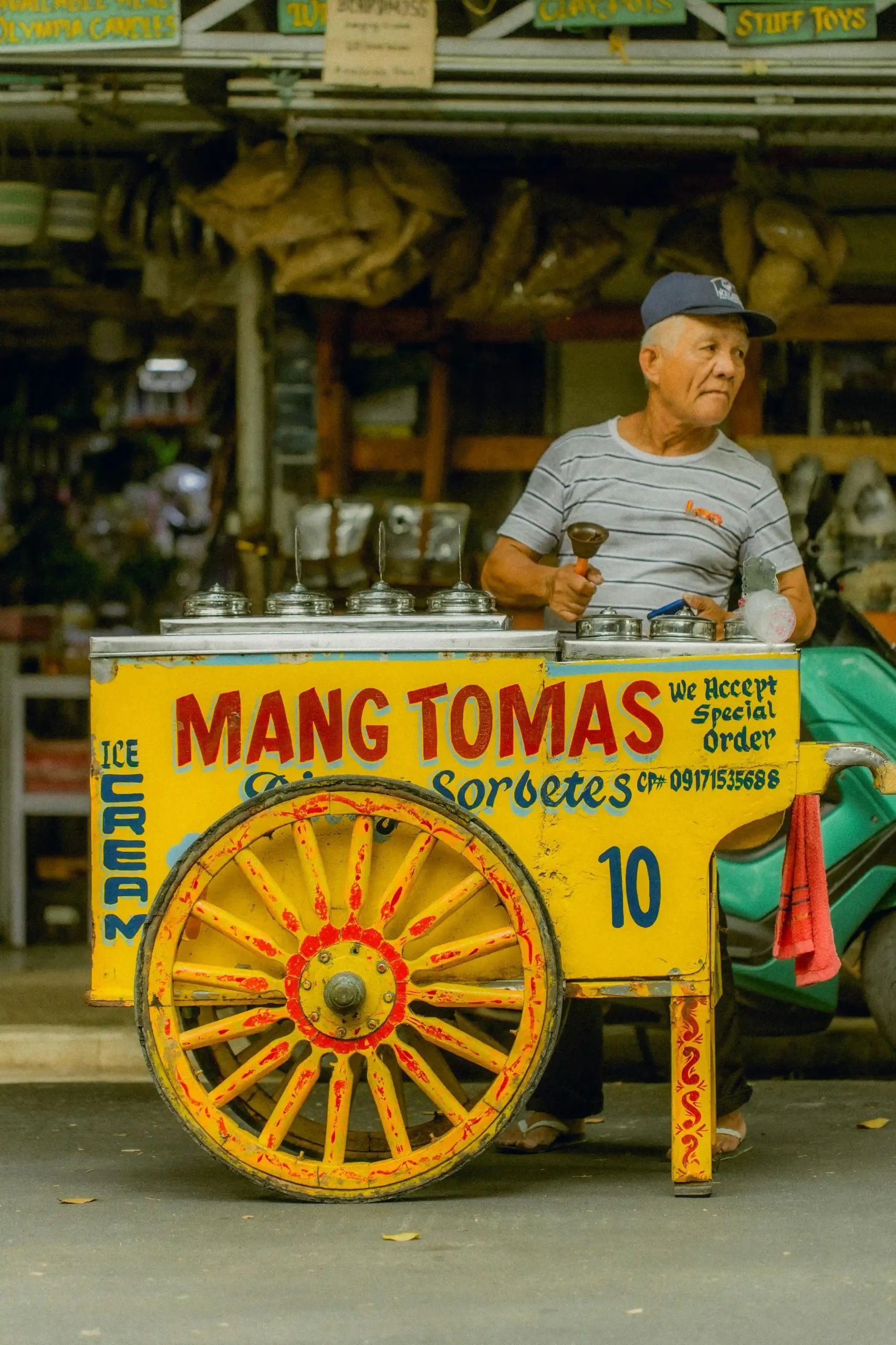 A traditional Filipino food vendor selling sorbetes on the streets of Metro Manila - MIchelin Guide