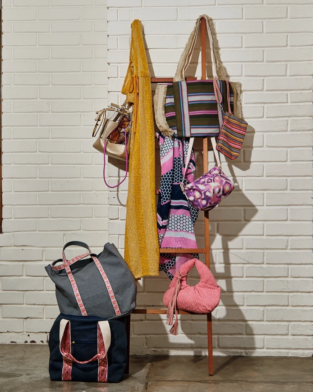 Simonita Resortwear: Versatile Summer Fashion