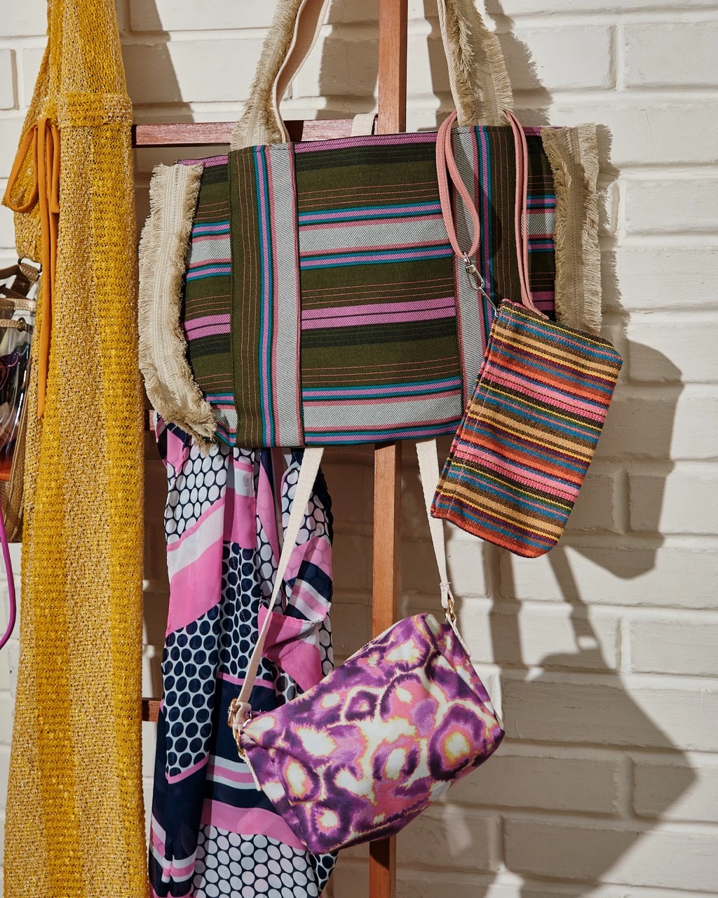 Simonita Resortwear: Versatile Summer Fashion