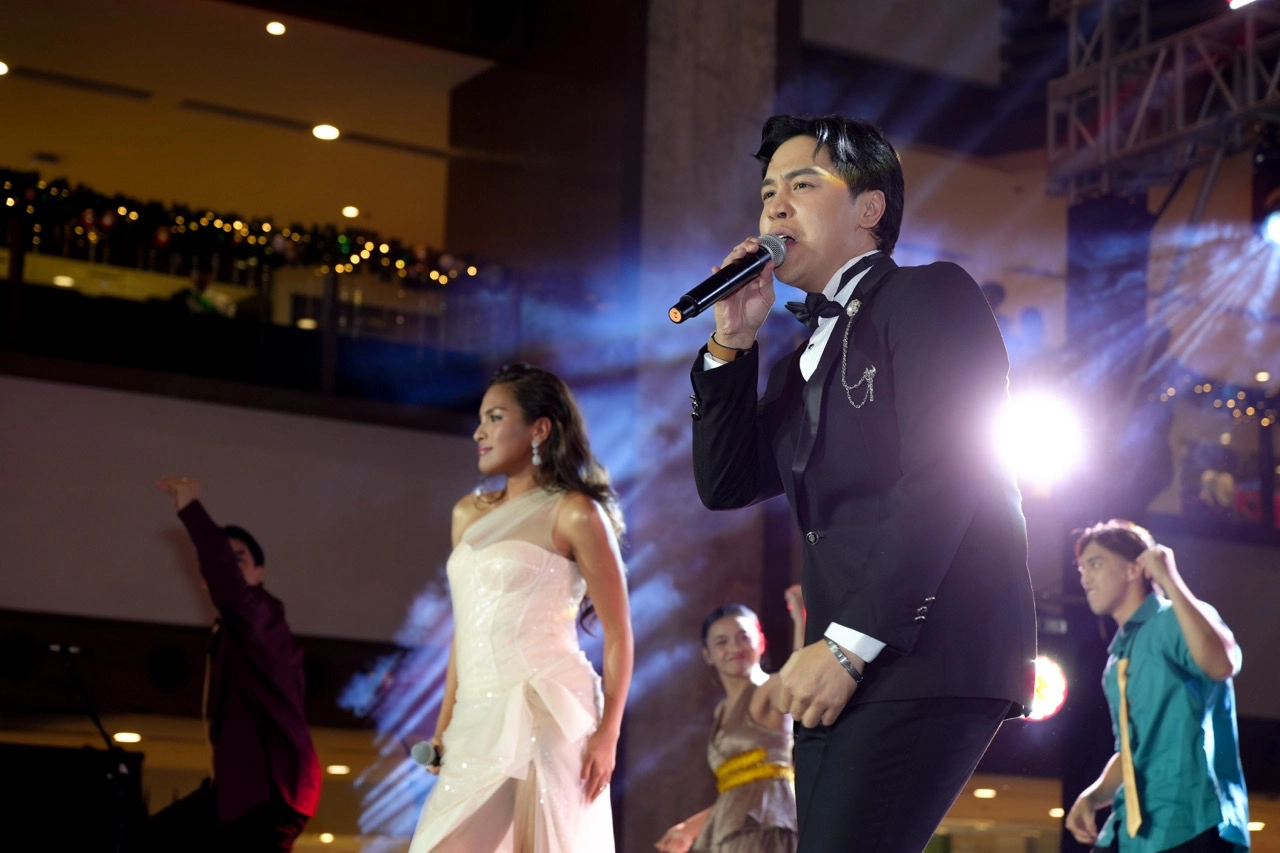 Shangri-La Plaza Brightens The Season With A Symphony of Sparkle holiday Christmas