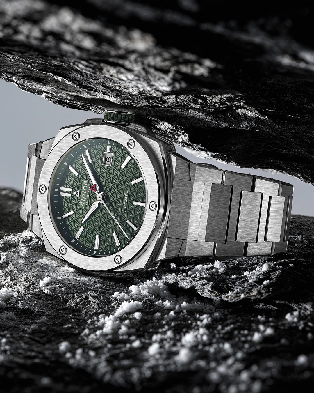 Alpina Alpiner Extreme Automatic with stainless steel strap