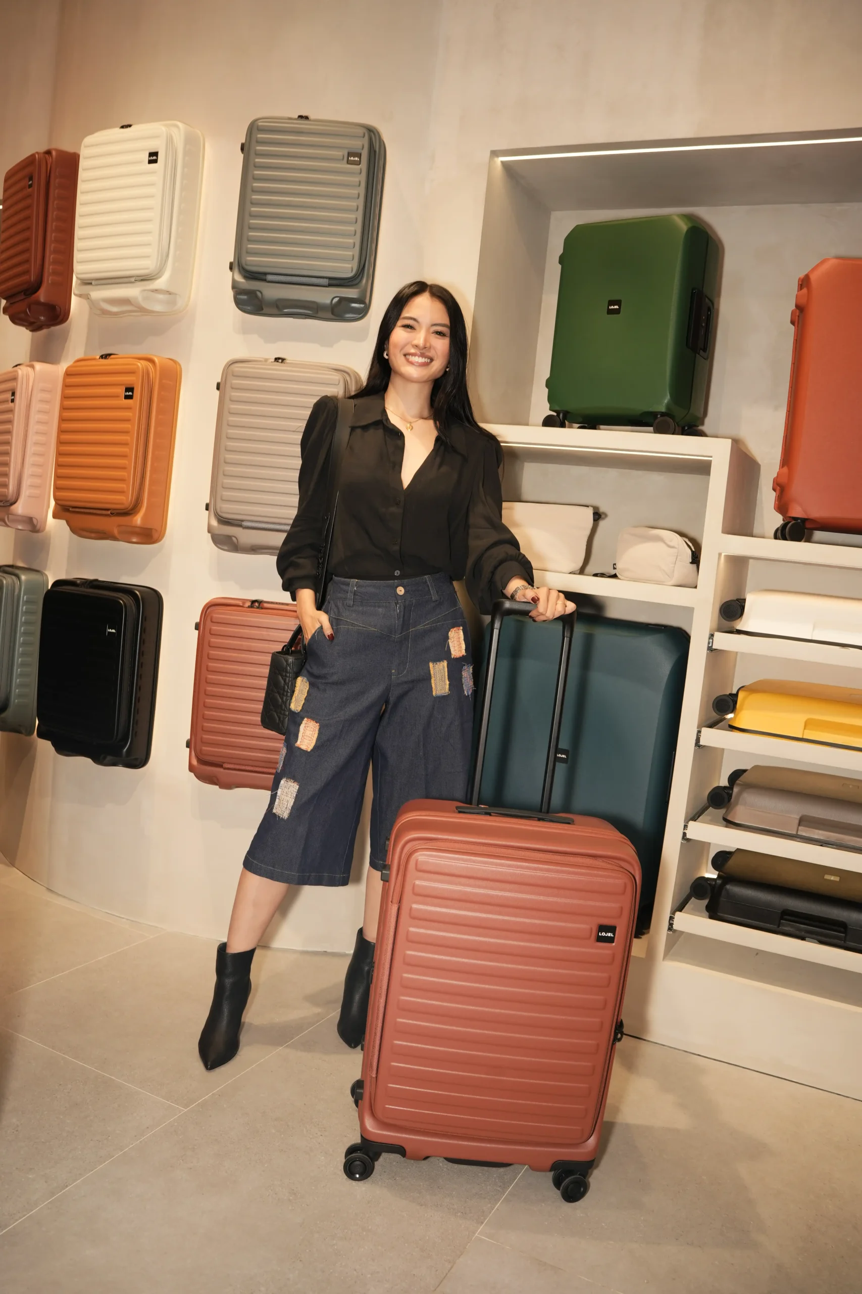 Model and Binibining Pilipinas International 2021 titleholder Hannah Arnold with the VOJA Ivory; Olympic swimmer Jasmine Alkhaldi with the CUBO Golden Ochre; Actress Aya Fernandez with the CUBO Burnt Sienna; Actress Glaiza de Castro with the CUBO Black; and Model Katarina Rodriguez with the CUBO Linen