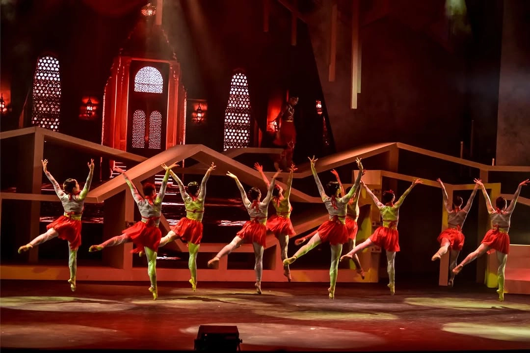Theater Performing Arts Live