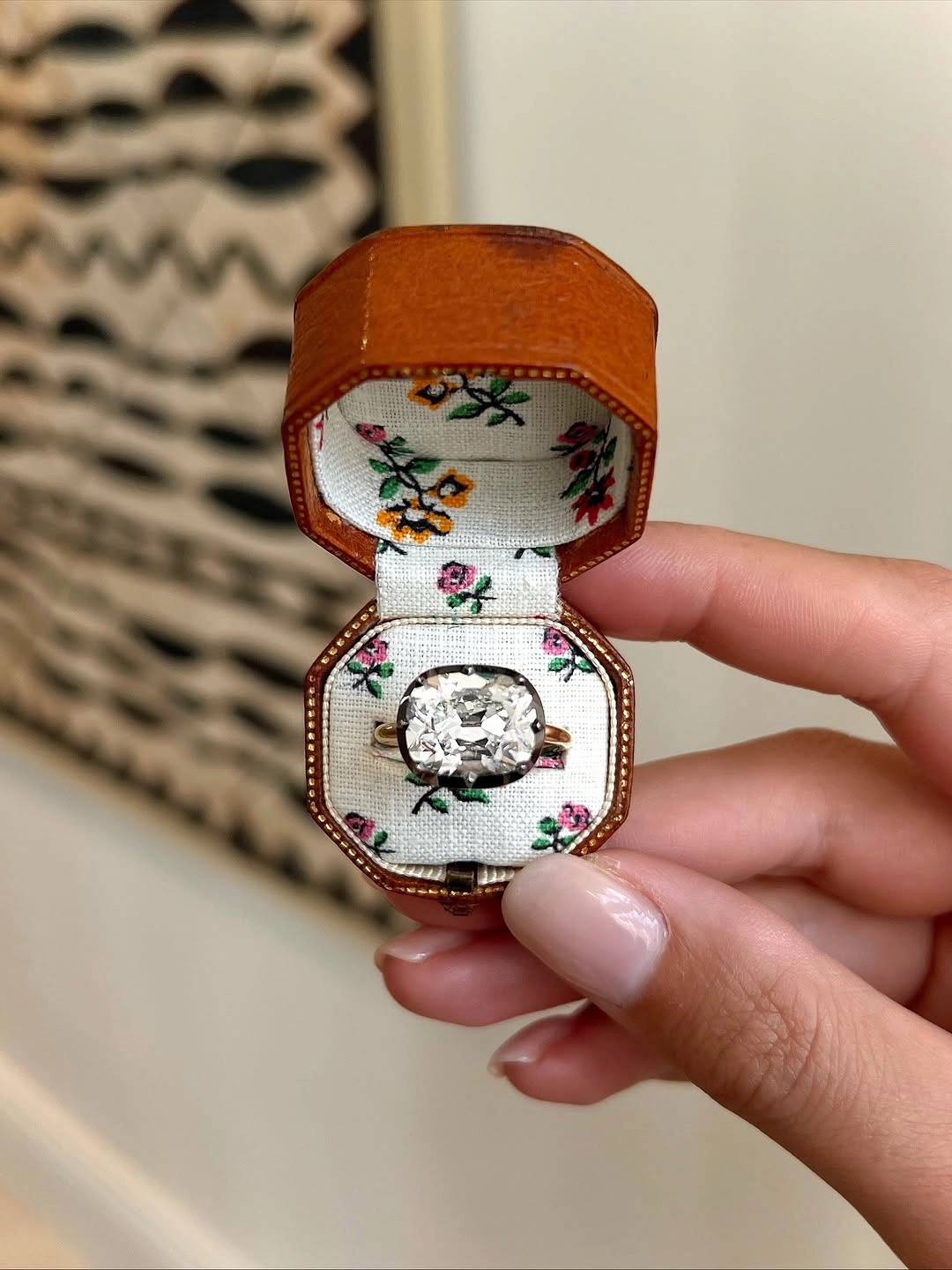 The Groom’s Guide To Choose The Right Engagement Ring 