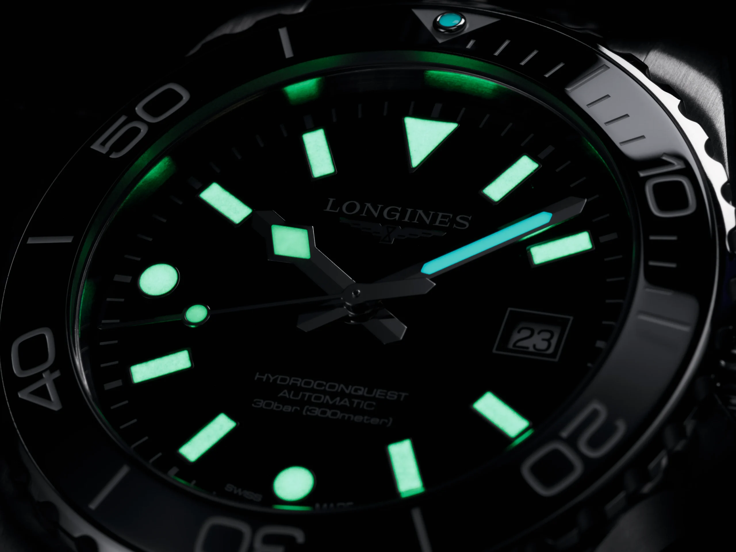 The dial of the HydroConquest from Longines is equipped with Super-LumiNova® pigment for legibility at any lighting condition
