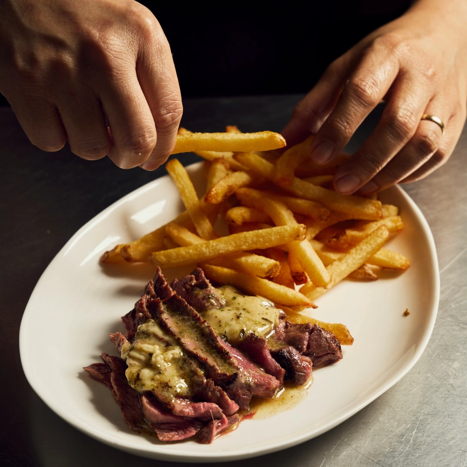 FEATURED IMAGE HARRY'S BISTRO