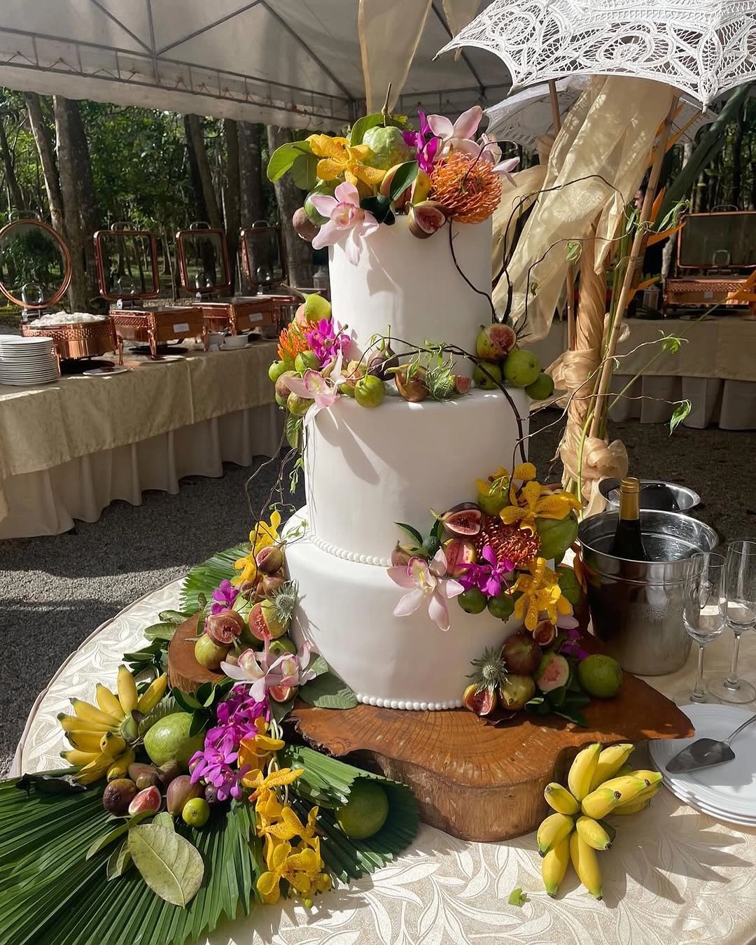 A wedding cake by Heny Sison 5 Wedding Cake Studios Every Manila Bride Should Know