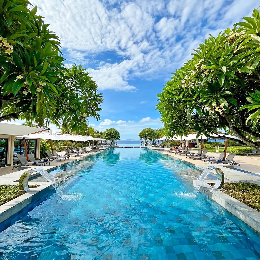 Crimson Resort & Spa Mactan