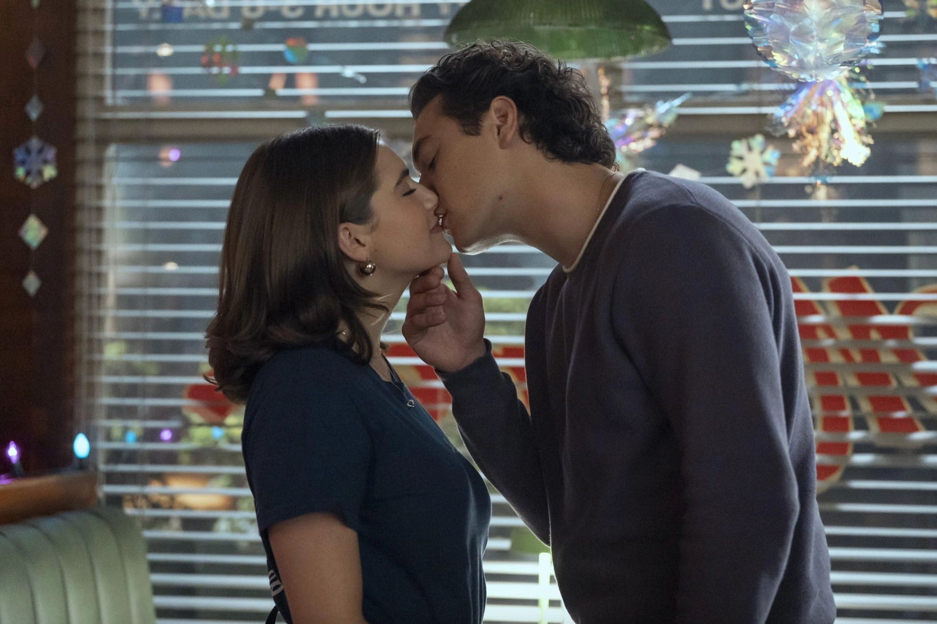 Ella Bright as Hannah Wells and Belmont Cameli as Garrett Graham in ‘Off Campus’