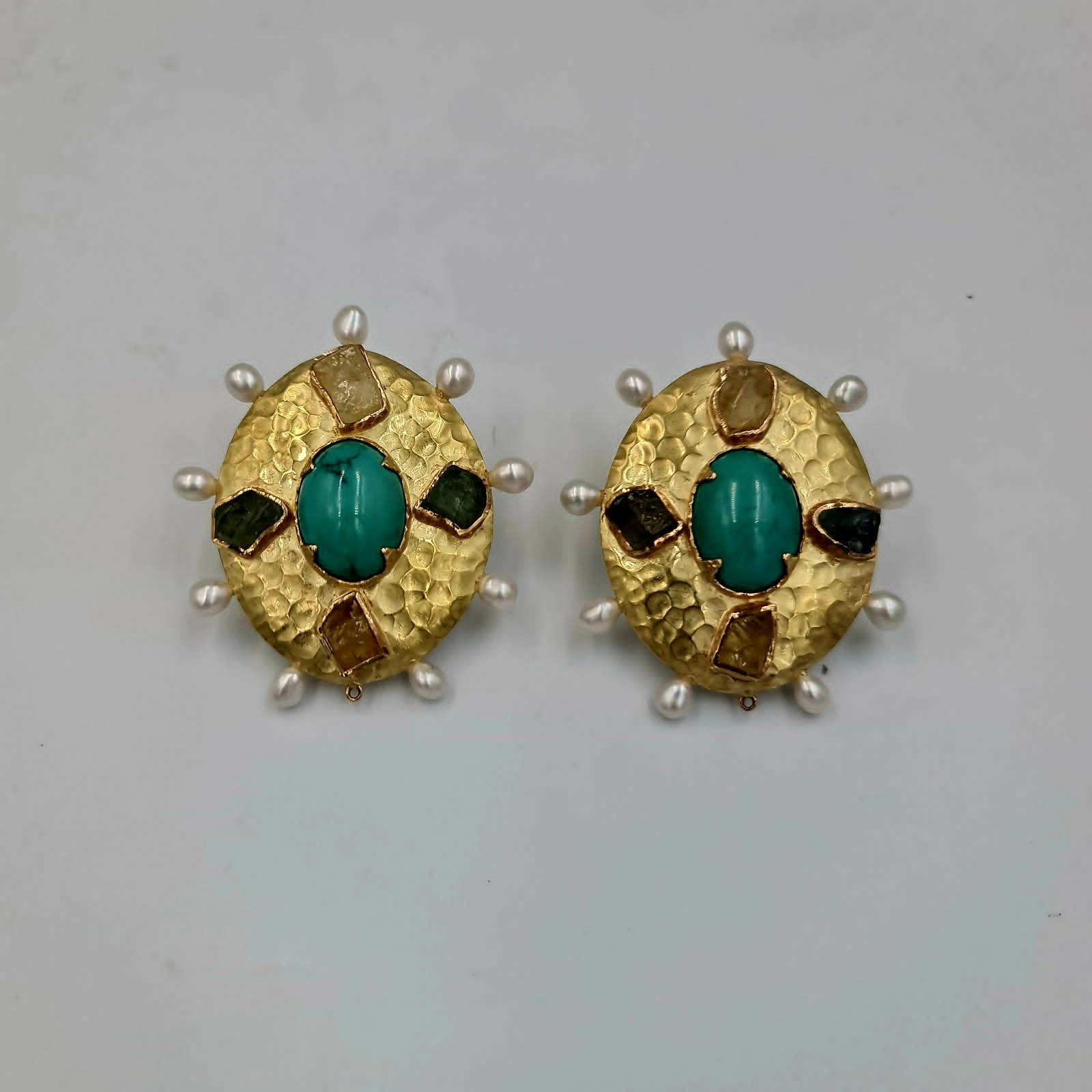 A piece from Hoseki Jewelry Art 20th Anniversary collection Peal