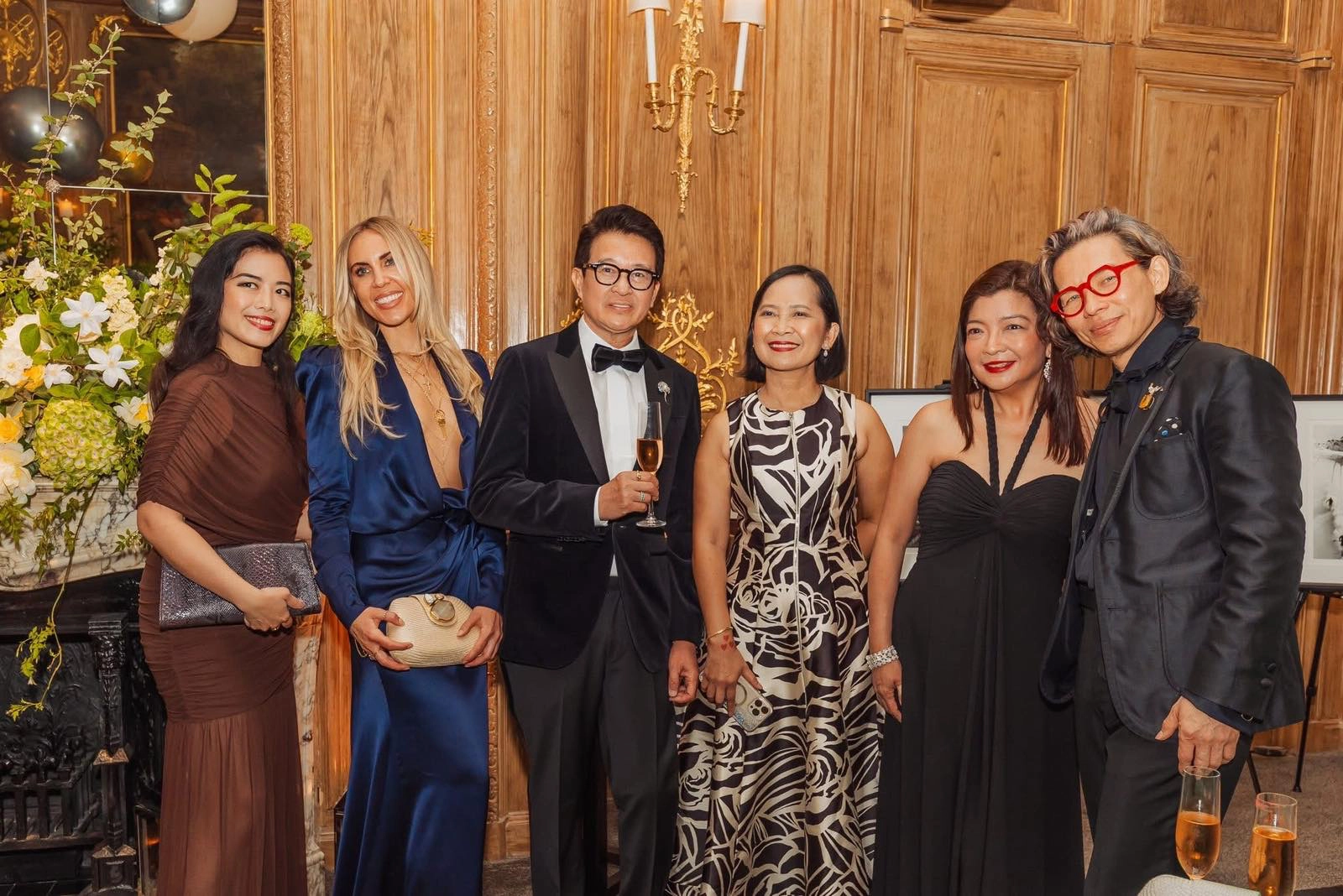 (L-R) Carolynne Wong, Mary Hasznos, Dr. Jeff
Villaluz, Jane Jimenez-Basas, Rina De Guzman, Piet Sinthuchai