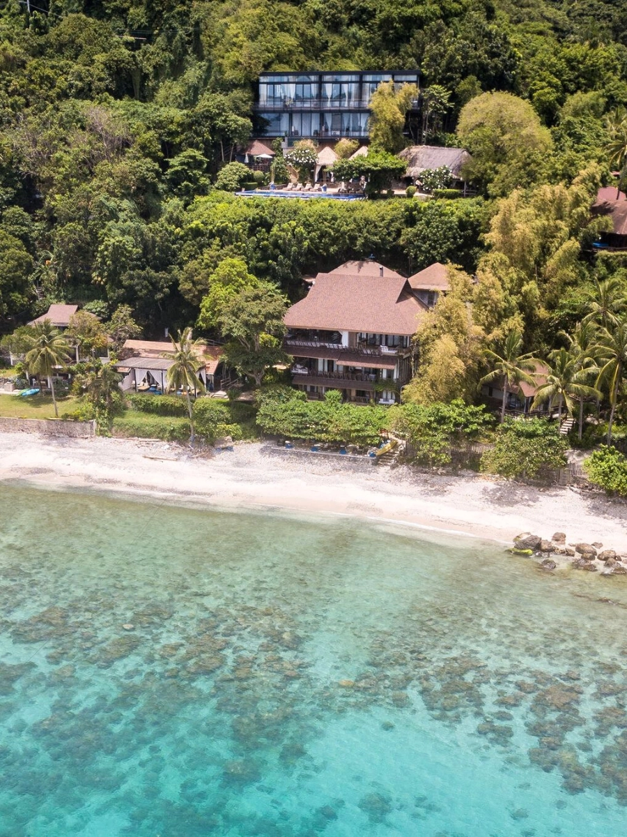 Vivere Azure sits upon the beaches of Anilao